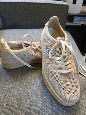 AUTRY
 Knit Lace-Up Sneakers in Beige